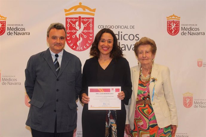 Rafael Teijeira, Lucía Moreno y M Antonia Soto, en la entrega del premio