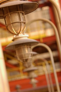 Organizaciones de consumidores recomiendan usar luces LED y ventiladores para un mayor ahorro energético en Madrid