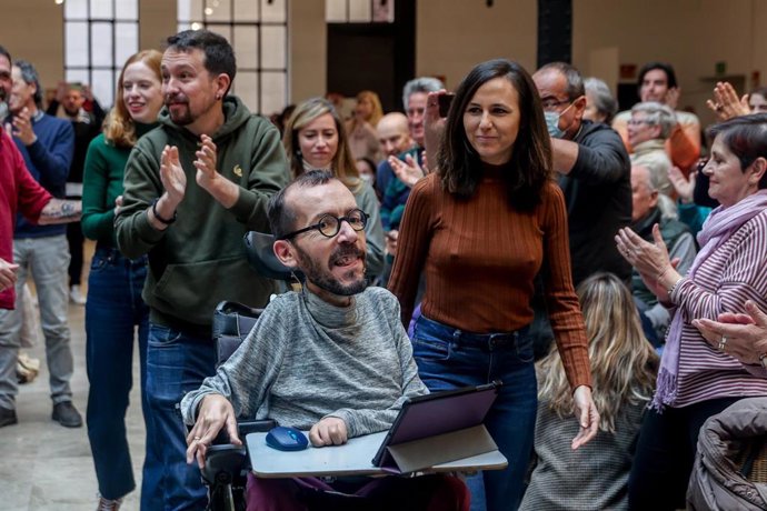 Archivo - El portavoz de Unidas Podemos en el Congreso, Pablo Echenique (c); la secretaria general de Podemos y ministra de Derechos Sociales y Agenda 2030, Ione Belarra (d); y el exvicepresidente segundo del Gobierno, Pablo Iglesias (i).