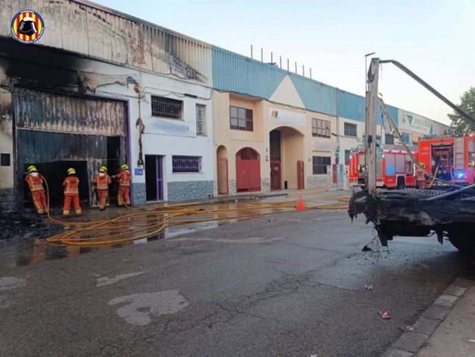 Incendio de una nave de colchones en Alaqus