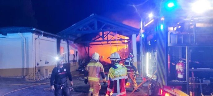 Se incendia una nave anexa a unas caballerizas en Liendo