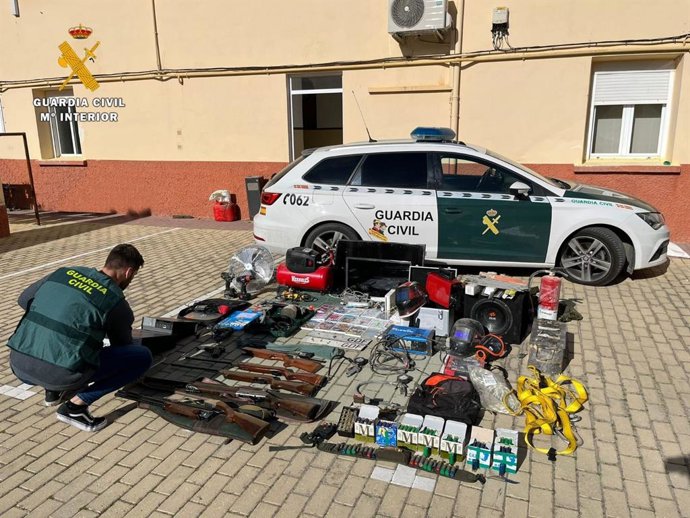 Objetos intervenidos en la operación conjunta de la Guardia Civil de Caspe y Alcañiz.