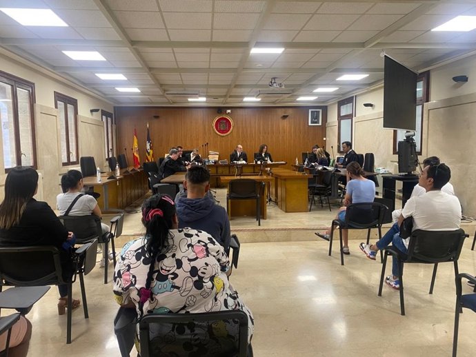 Acusados por vender droga en Son Banya