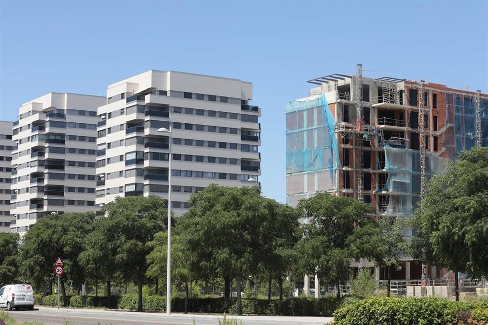 Archivo - Edificio en construcción en Madrid, en una imagen de archivo.