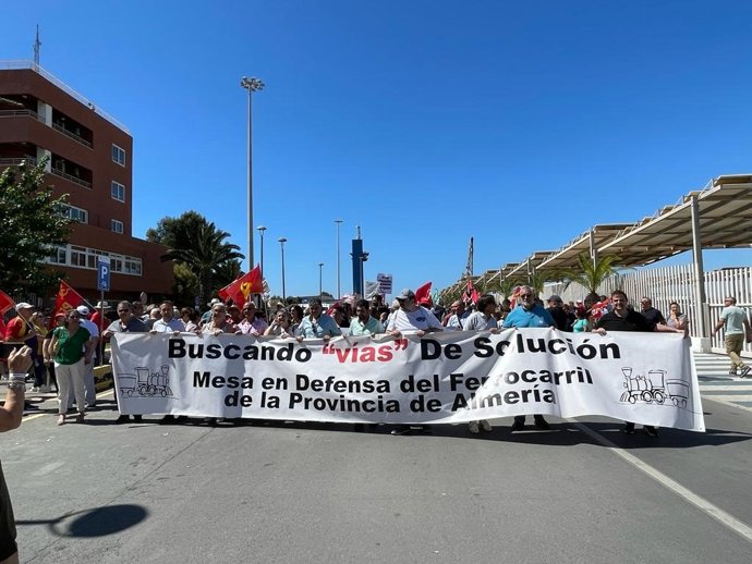 Manifestación de la Mesa del Ferrocarril de Almería.