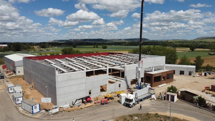 Vista de las obras de la nueva planta de Cascajares en Dueñas.
