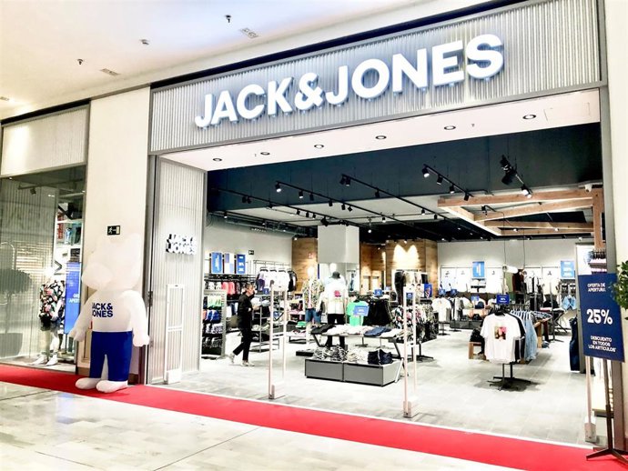 Los Arcos comienza el mes de mayo con la apertura de la marca de moda joven Jack&Jones, especializada en denim.