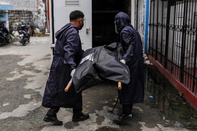 Archivo - Víctimas de la guerra contra las drogas de Duterte exhumadas de un cementerio en Manila (Filipinas)