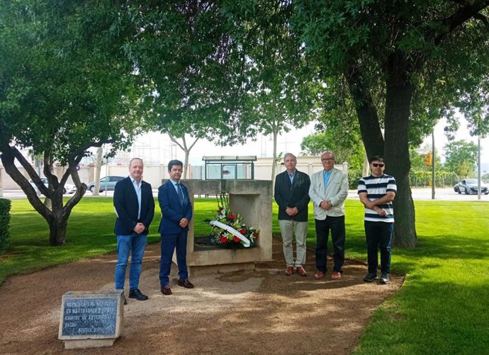 Huesca recuerda a los deportados y fallecidos en Mauthausen.