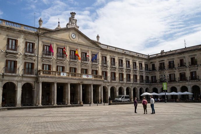 Archivo - Imagen del Ayuntamiento de Vitoria, donde PNV volvería a ganar las elecciones, seguido de EH Bildu