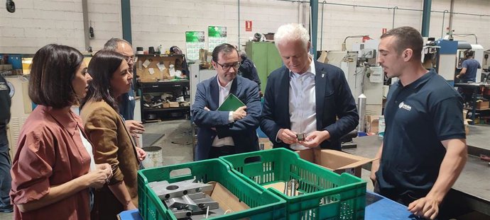 El alcalde de Logroño visita la sede de Talleres Mecánicos Peña tras la ampliación de su suelo industrial