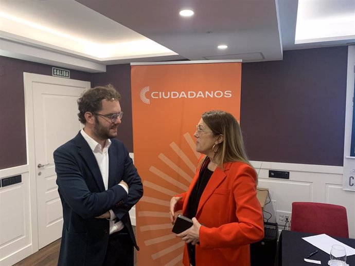 El candidato de Ciudadanos a la Alcaldía de Valladolid, Pablo Vicente, junto a la eurodiputada de Cs Soraya Rodríguez.
