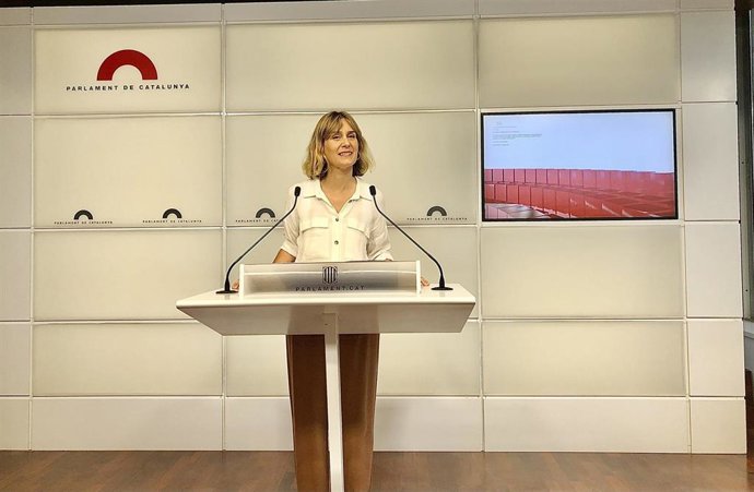 La líder de los comuns en el Parlament, Jéssica Albiach, en rueda de prensa.