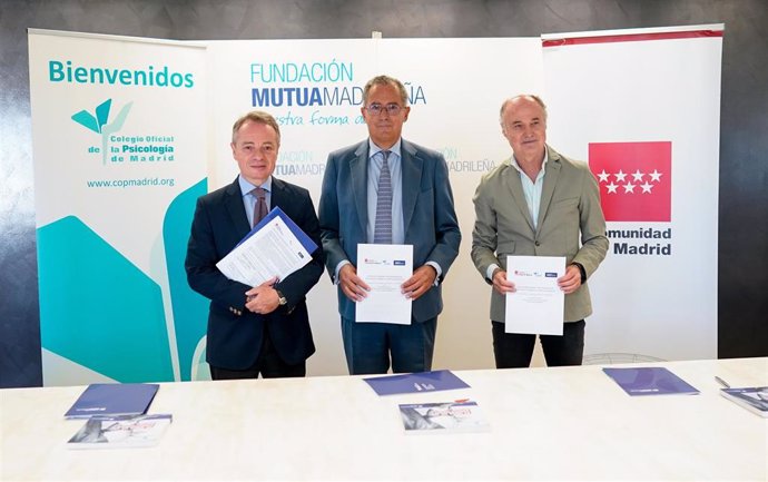 El vicepresidente y consejero de Educación y Universidades, Enrique Ossorio, ha participado este viernes en la firma del convenio con el Colegio Oficial de la Psicología de Madrid y la Fundación Mutua Madrileña