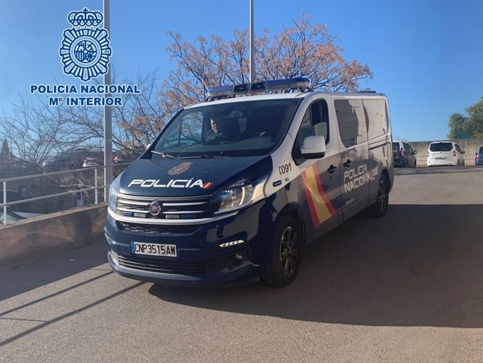 Nota De Prensa: "La Policía Nacional Detiene A Un Varón Por La Fractura De La Barrera De Un Parking Del Distrito Norte"