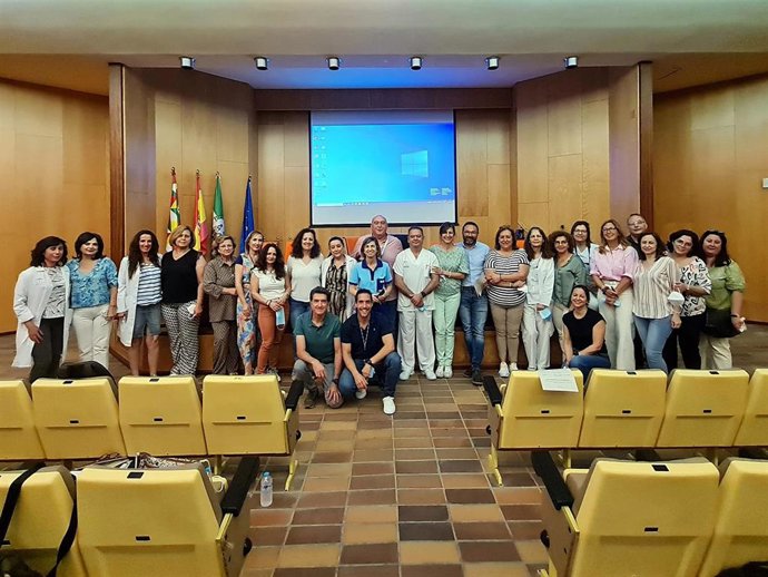 Participantes en el encuentro de trabajo de profesionales de EPA celebrado en el Hospital de Cabra.