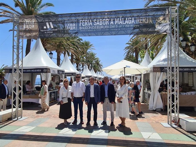 La Feria Sabor a Málaga ha quedado abierta al público en Nerja, donde va a permanecer todo el fin de semana.