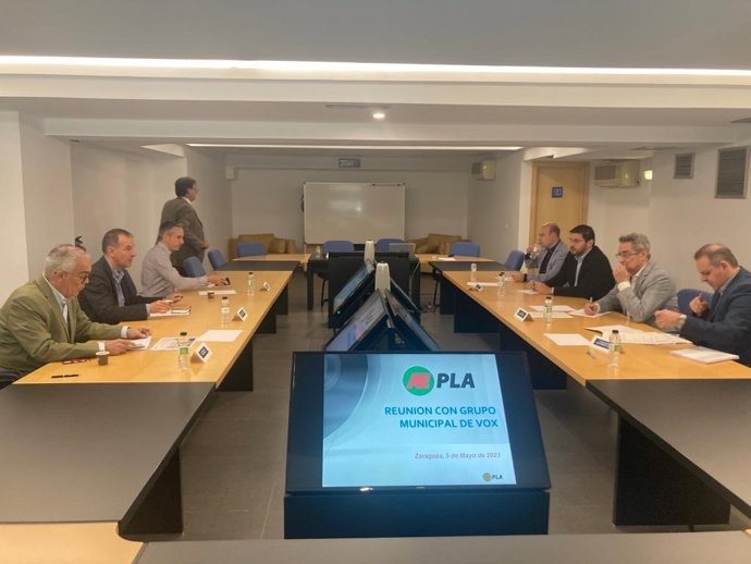 Reunió de cargos y candidatos de VOX con la dirección de Asociación Empresarial Plaza (AEPLA)