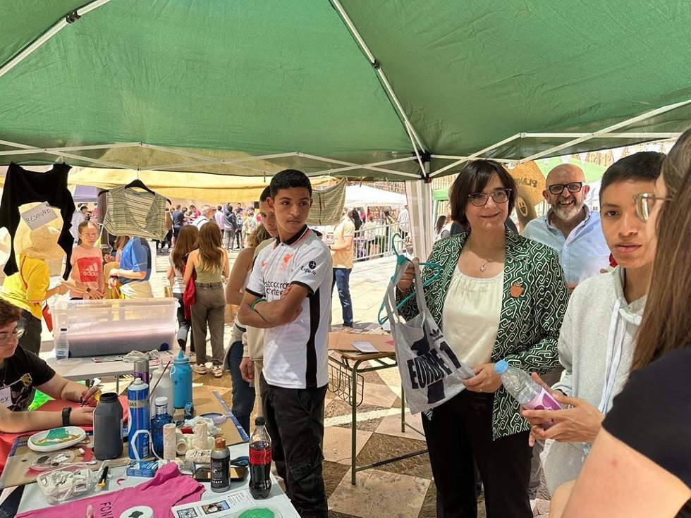 Feria 'Segundas Oportunidades' de la Escuela de Arte de Guadix (Granada).