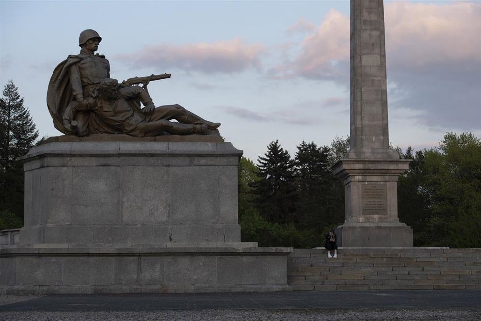 Archivo - Cementerio militar soviético en Varsovia, Polonia.