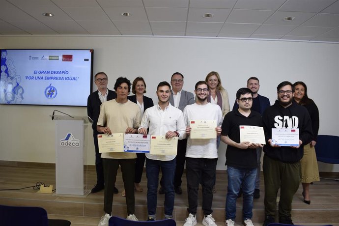 Nota Uclm. Dos Estudiantes De La Uclm Se Alzan Con El Primer Premio Del Programa Gran Desafío