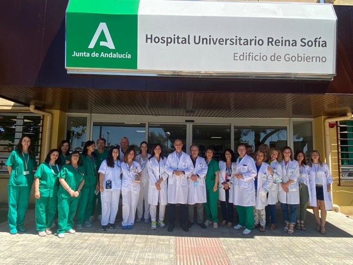 Profesionales sanitarios conmemoran el Día de la Higiene de Manos.