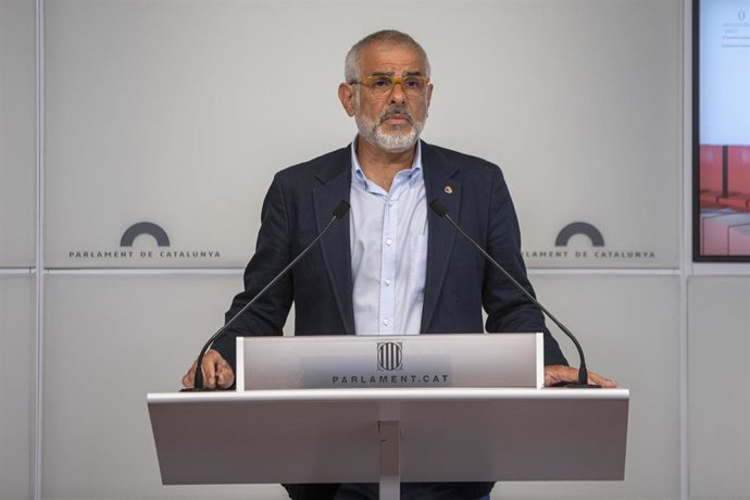 Archivo - El líder de Cs en Catalunya, Carlos Carrizosa, comparece tras la decisión de la mesa de suspender el cago a la presidenta del Parlament, a 28 de julio de 2022, en Barcelona, Cataluña (España). La Mesa del Parlament ha aprobado suspender a la p