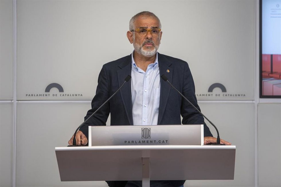 Archivo - El líder de Cs en Catalunya, Carlos Carrizosa, comparece tras la decisión de la mesa de suspender el cago a la presidenta del Parlament, a 28 de julio de 2022, en Barcelona, Cataluña (España). La Mesa del Parlament ha aprobado suspender a la p
