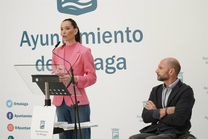 Los concejales Elisa Pérez de Siles y Raúl López en rueda de prensa