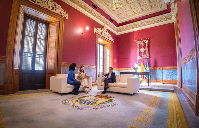 Nota Y Foto El Ayuntamiento Y El Colegio De Periodistas Trasladan Al Ministro De Presidencia La Candidatura De San Fernando A Ser Sede De La Conferencia Mundial De La Libertad De Prensa