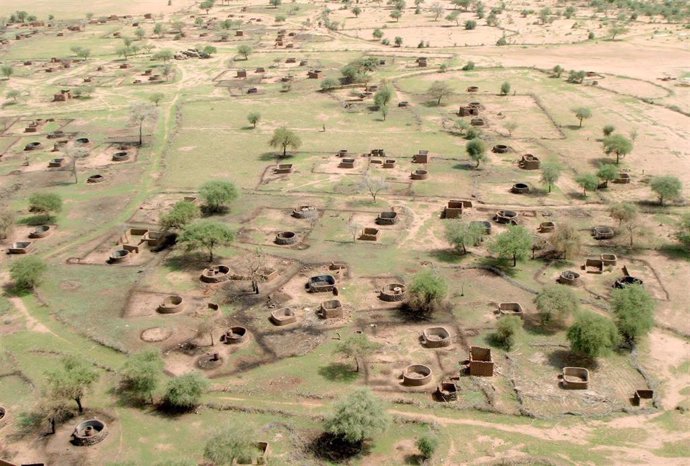 Archivo - Un pueblo abandonado en Darfur Occidental (Sudán) 