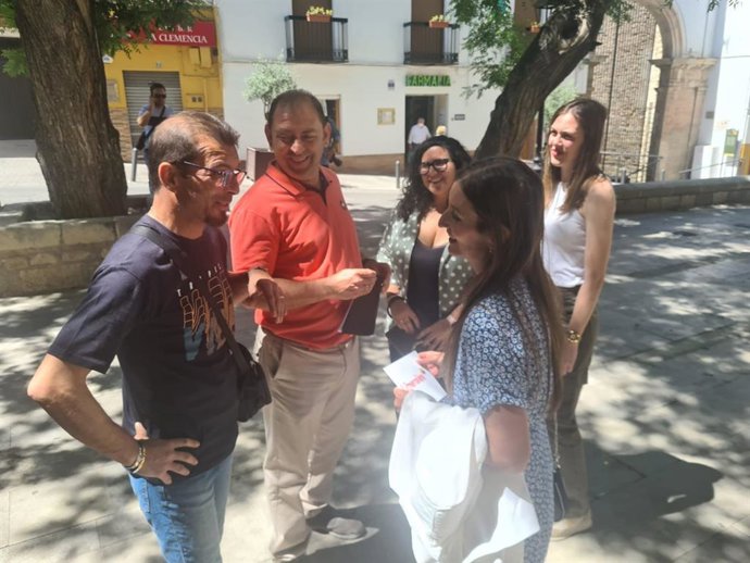 Paseo electoral de CS por el barrio de La Magdalena