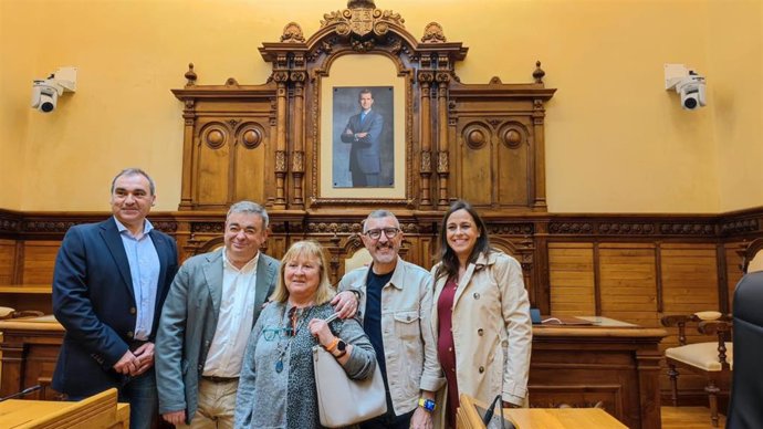 El candidato de Ciudadanos a la Presidencia del Principado de Asturias, Manuel Iñarra, se reúne en Gijón con la presidenta de la formación naranja de Castilla y León, Gemma Villarroel