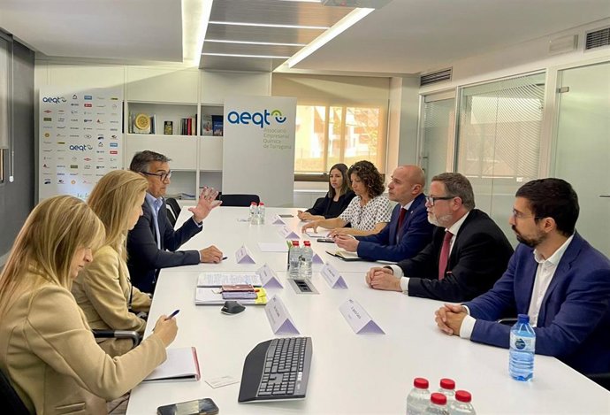 Carlos Prieto visita la sede de la AEQT