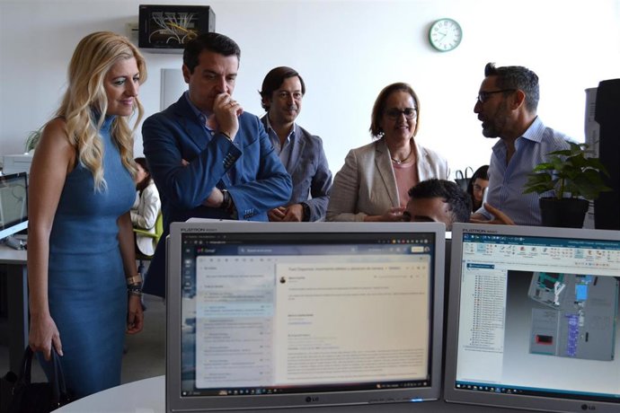 José María Bellido, Blanca Torrent, Lourdes Morales y Gonzalo Esparza visitan el Grupo EOS Ibérica con Marco Castilla.