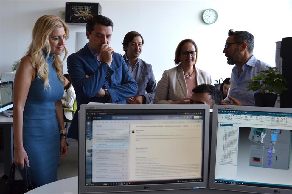 José María Bellido, Blanca Torrent, Lourdes Morales y Gonzalo Esparza visitan el Grupo EOS Ibérica con Marco Castilla.