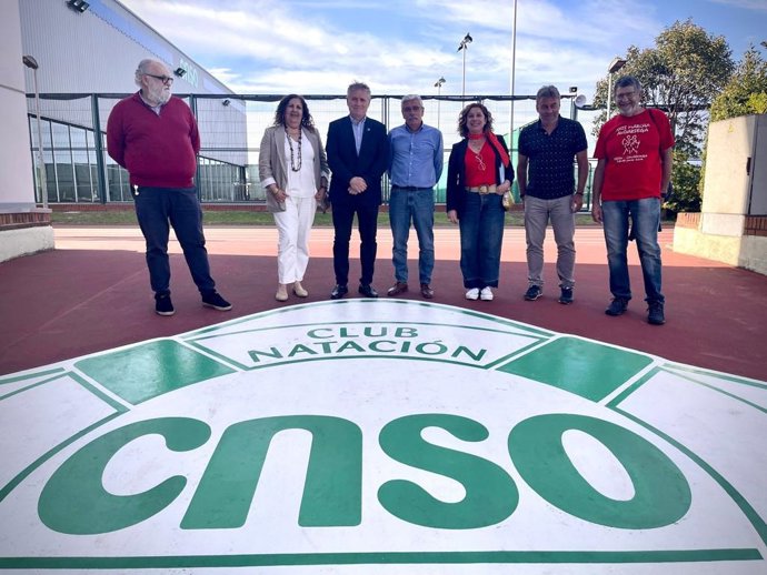 El candidato socialista a la Alcaldía de Gijón, Luis Manuel Flórez 'Floro', ha respaldado este viernes la creación de un canal a nado entre el Club Natación Santa Olaya y la playa del Arbeyal.