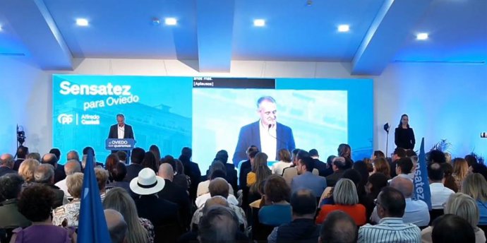 El candidato del PP a la presidencia, Diego Canga, en la presentación de la candidatura del PP de Oviedo.