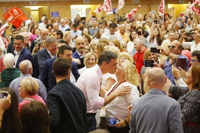 El presidente del Gobierno y secretario general del PSOE, Pedro Sánchez, durante un acto de precampaña del PSOE, en el Paraninfo de la Universidad de Alicante, a 5 de mayo de 2023, en Alicante, Comunidad Valenciana (España).