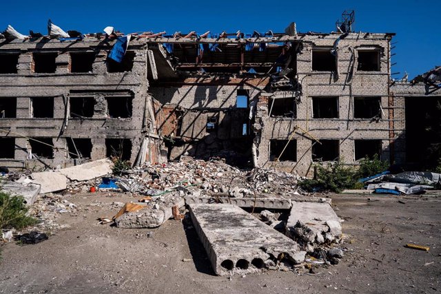 Archivo - Foto de archivo de un edificio destruido en la ciudad de Bajmut, Ucrania