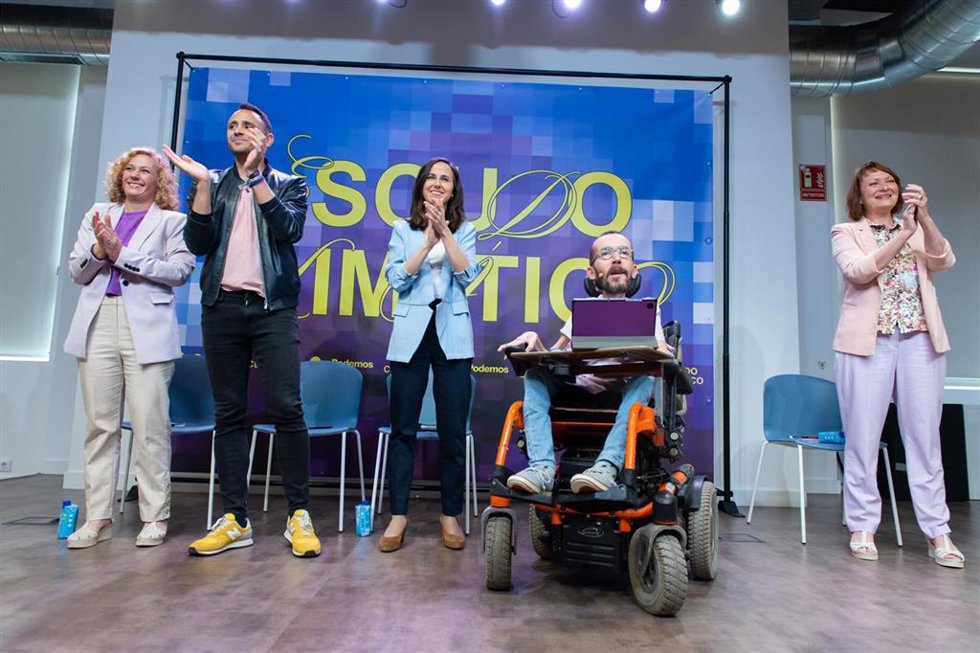 (I-D) La candidata de Podemos a la Alcaldía de Sevilla, Susana Hornillo; el candidato de Madrid, Roberto Sotomayor; la ministra de Derechos Sociales, Ione Belarra; el portavoz en el Congreso, Pablo Echenique y la candidata en Murcia, María Marín.