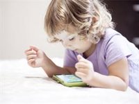 Los niños dedican más tiempo a las pantallas que al juego