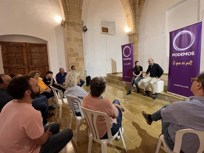 Momento del acto de 'diálogo' de Unidas Podemos con el sector primario en Campos