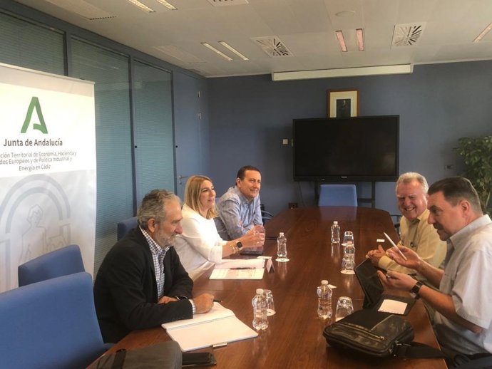 Reunión de la delegada de Economía, Hacienda y Fondos Europeos de la Junta en Cádiz, Inmaculada Olivero, con representantes de la Asociación de Instaladores de la Provincia de Cádiz (Profeca).