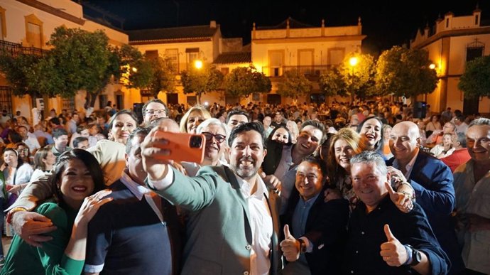 Acto de presentación de la candidatura de Antonio Enamorado (PP) a la alcaldía de Lora del Río (Sevilla).