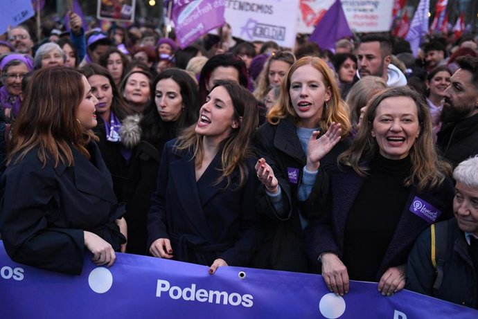 Archivo - El equipo de Igualdad en la manifestación del 8M 2023