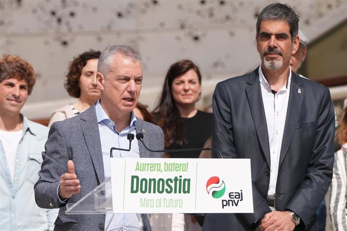 El Lehendakari, Iñigo Urkullu, junto  al alcalde donostiarra y candidato jeltzale a la reelección, Eneko Goia
