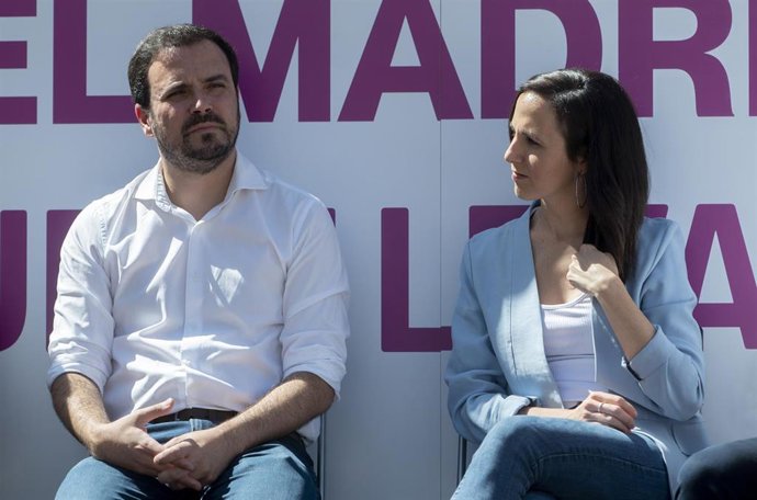 La líder de Podemos y ministra de Derechos Sociales y Agenda 2030, Ione Belarra, y el líder de Izquierda Unida y ministro de Consumo, Alberto Garzón, participan en el acto 'El Madrid que se levanta', en Madrid a 2 de mayo de 2023, en Madrid (España).