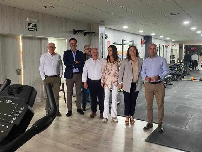 Visita de la consejera andaluza de Agricultura, Carmen Crespo, al nuevo gimnasio municipal de María (Almería).
