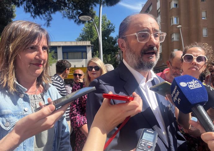 El presidente de Aragon y secretario general del PSOE, Javier Lambán, en La Almozara.